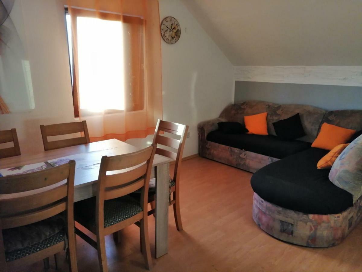 Apartmani Petra 브르시 외부 사진